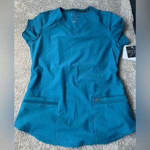 Form by Cherokee scrub set NWT
